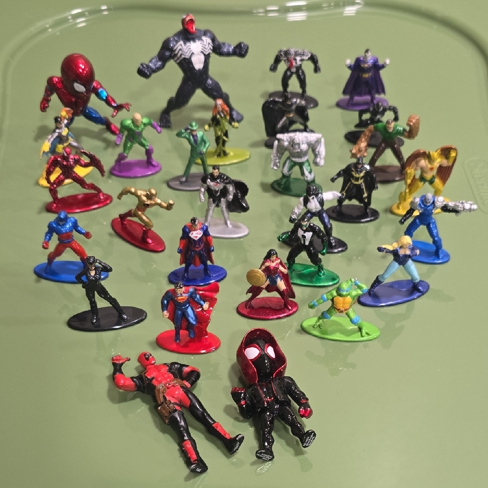 MARVEL & DC Nano Metal Diecast Action Figurine Bundle